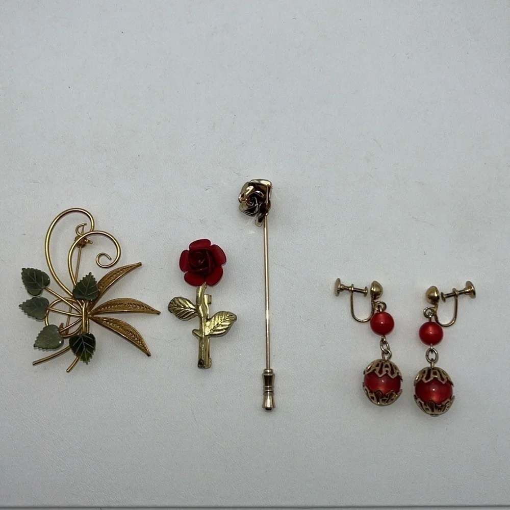 Set of 3 pins and 1 screw back earrings gold tone romantic romantic rose leaves